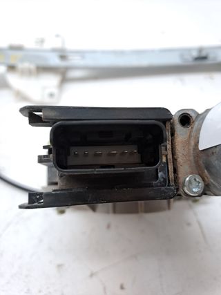 ELEVALUNAS DELANTERO IZQUIERDO KIA STONIC (3)