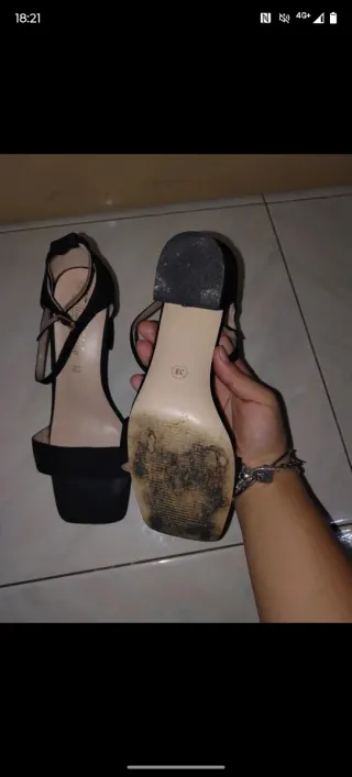 Sandali neri con tacco