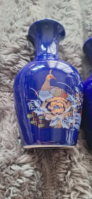 Par de jarrones de porcelana azul japonés