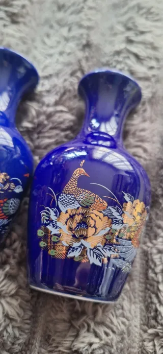 Par de jarrones de porcelana azul japonés