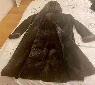 Abrigo largo piel sintética capucha