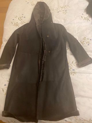 Abrigo largo piel sintética capucha