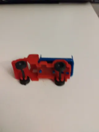 Camión de plástico rojo y azul juguete kiosko