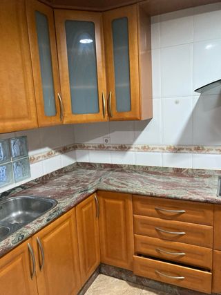 Cocina completa con horno y vitrocerámica