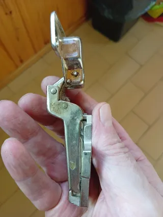 Bisagras para armario, marca Danco Italy.