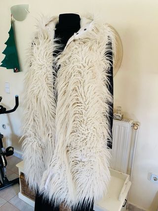 Chaleco largo pelo capucha blanco
