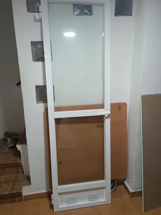 Puerta de aluminio con cristal