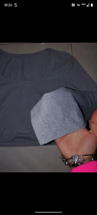 Maglia grigia a maniche lunghe