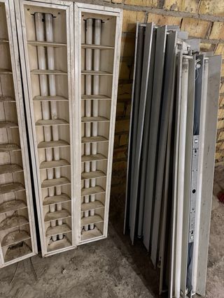 Conjunto de varios plafones fluorescentes grandes