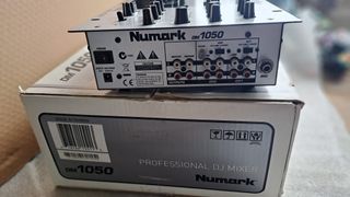 Mesa de mezclas Numark DM-1050
