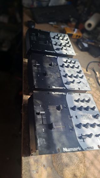 Mesa de mezclas Numark DM-1050