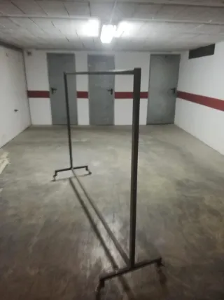 Perchero Metálico Negro con Ruedas