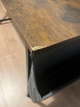 Escritorio oficina con estante y bolsa de tela