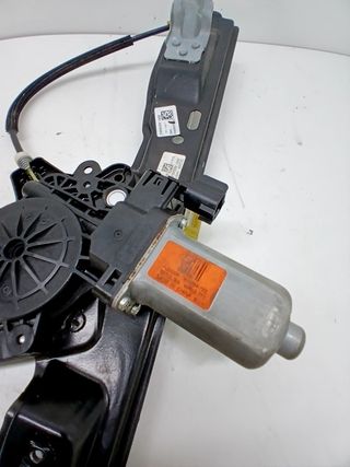 MOTOR ELEVALUNAS DELANTERO DERECHO FORD FOCUS (4)