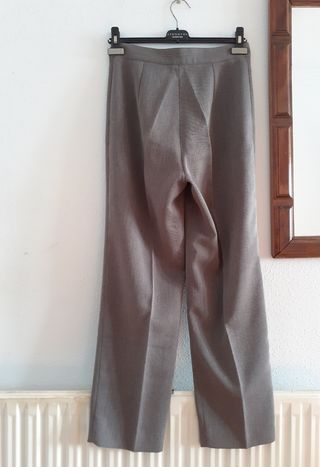 Pantalón de pinzas marrón grisáceo. XS