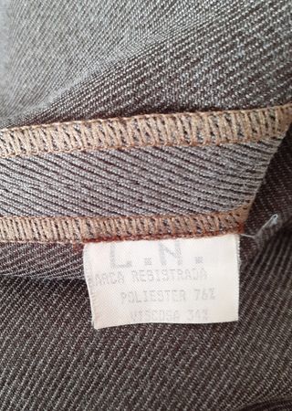 Pantalón de pinzas marrón grisáceo. XS