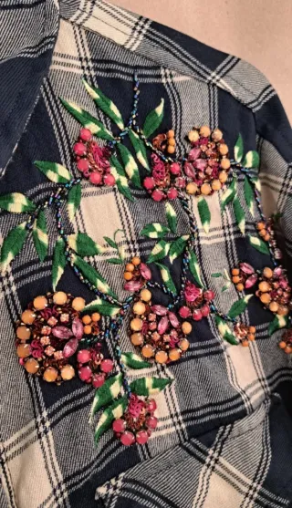 REBAJADA HOY Camisa Zara cuadros bordados pedrería