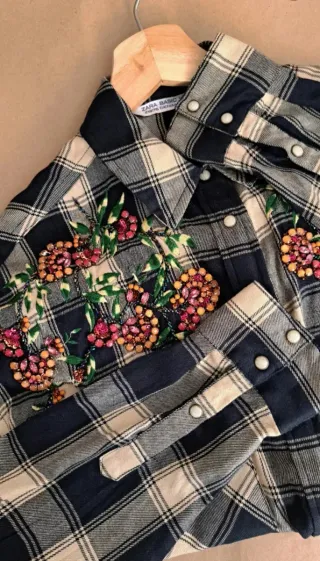 REBAJADA HOY Camisa Zara cuadros bordados pedrería
