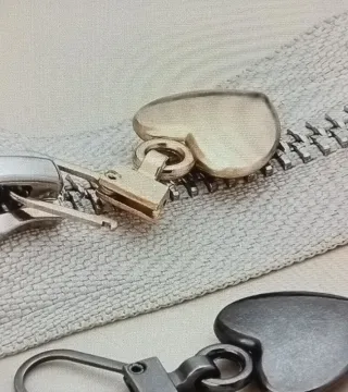 N.4 Cuori Tirazip / tira cerniera. Nuovi