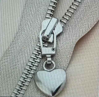 N.4 Cuori Tirazip / tira cerniera. Nuovi