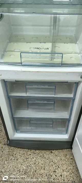 NEVERA COMBI ELECTROLUX NO FROST ENERGÍA A+