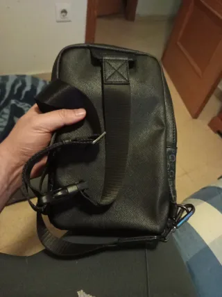 Bolso bandolera Guess negro