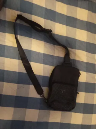 Bolso bandolera Guess negro