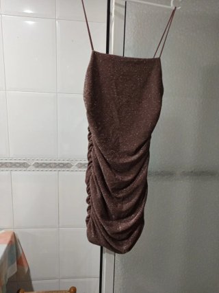 Vestido de fiesta marrón y dorado brillante