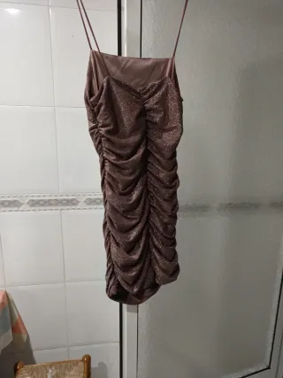 Vestido de fiesta marrón y dorado brillante