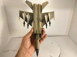 Maqueta Avión Militar Rojo Estrella
