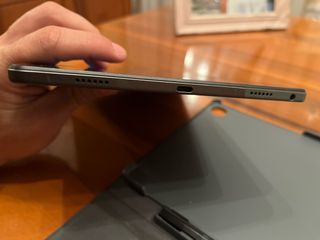 Tablet con funda y lápiz