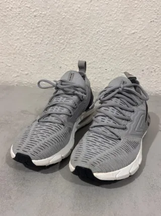 Zapatillas deportivas Under Armour grises