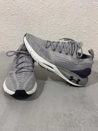 Zapatillas deportivas Under Armour grises