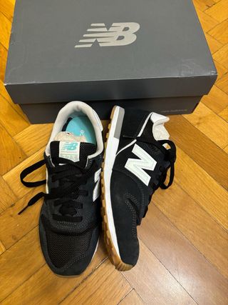 Zapatillas New Balance Negras y Blancas
