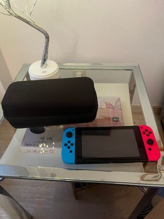 Nintendo Switch con Torre y Porta Mandos