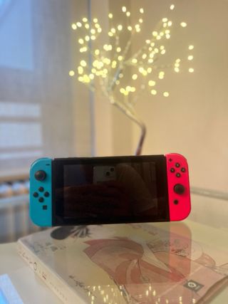 Nintendo Switch con Torre y Porta Mandos