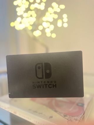 Nintendo Switch con Torre y Porta Mandos