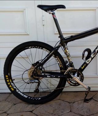 BICI/MTB FULL CARBONO 26” – Cuadro DEMON + SHIMANO