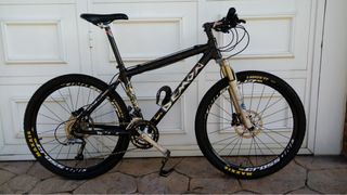 BICI/MTB FULL CARBONO 26” – Cuadro DEMON + SHIMANO