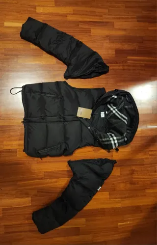 Piumino Burberry nero,nuovo