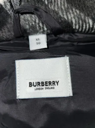 Piumino Burberry nero,nuovo