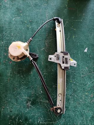 ELEVALUNAS TRASERO DERECHO TOYOTA AVENSIS BERLINA (T25)