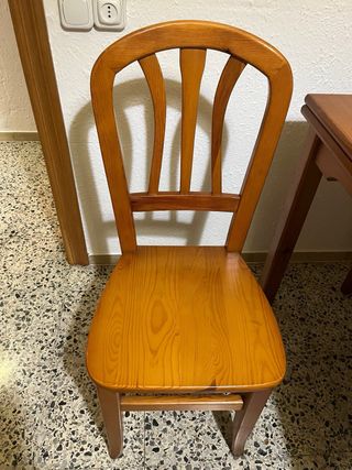 Mesa extensible de comedor con 4 sillas de madera