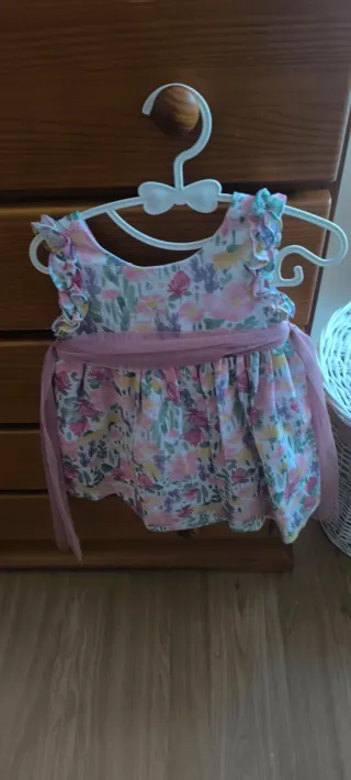 Vestidos de niña 6-24 meses los vendo a 10€ cada