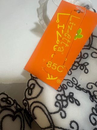 Body con sujetador bordado blanco y negro