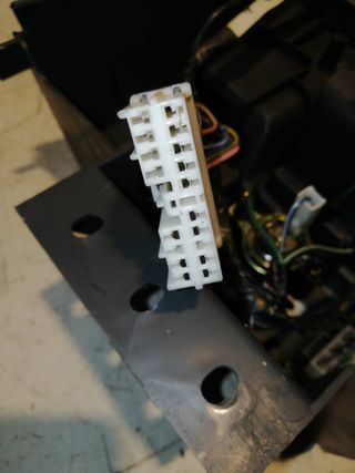 CONSOLA CENTRAL MITSUBISHI MONTERO (V20/V40)