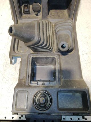 CONSOLA CENTRAL MITSUBISHI MONTERO (V20/V40)