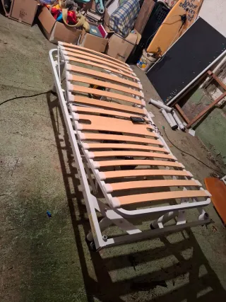 Cama ortopédica metálica con somier de madera