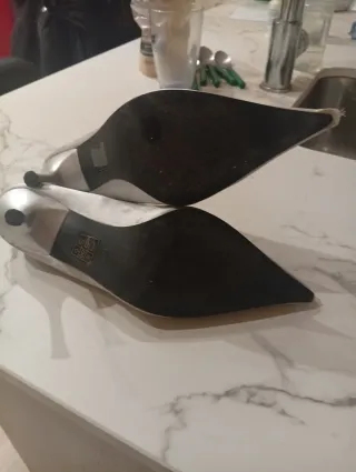 Zapatos de tacón plateados