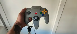 Consola Nintendo 64 + 4 mandos y 2 juegos
